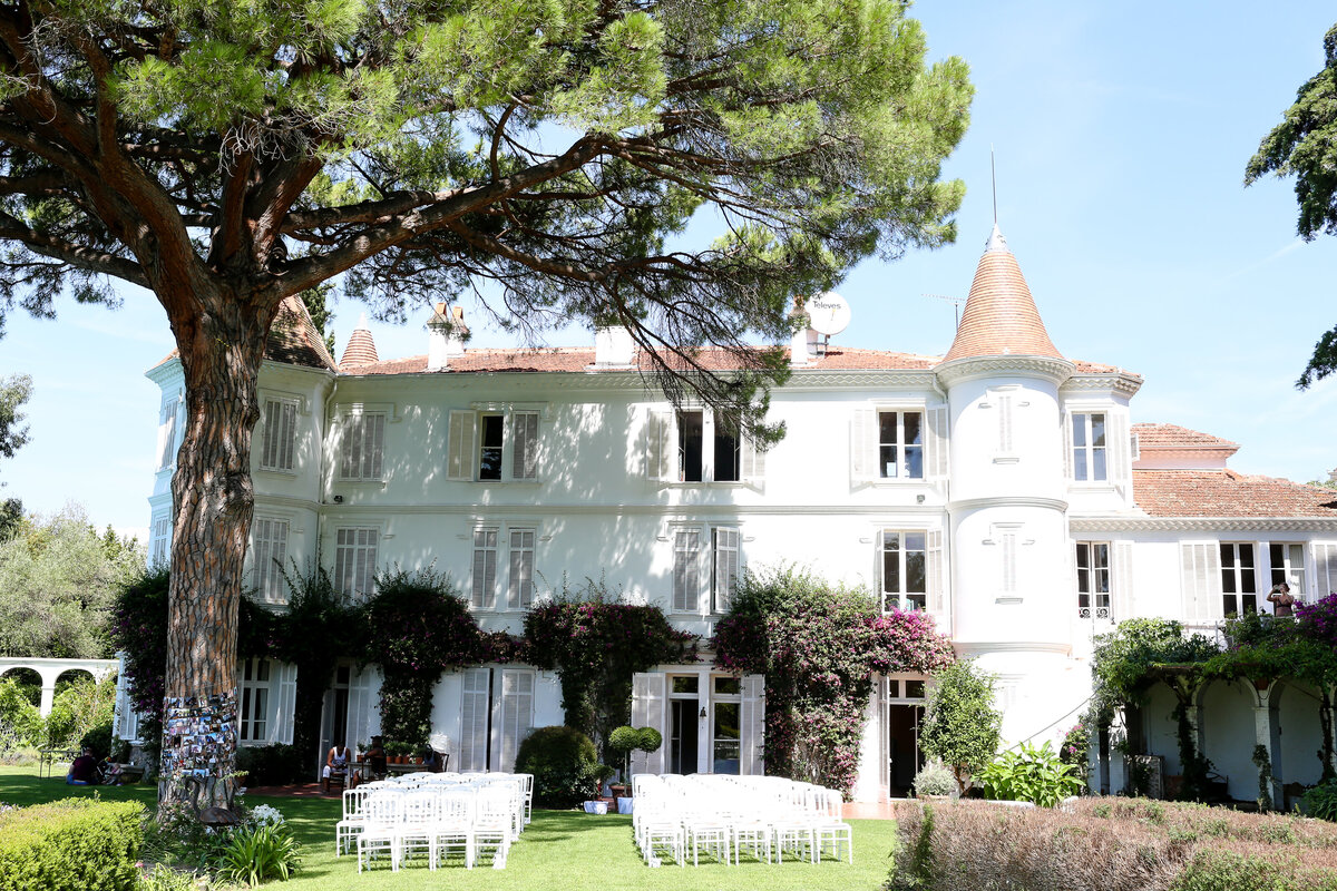 luxury-destination-wedding-chateau-garibondy-cannes-french-riviera-leslie-choucard-photography-01
