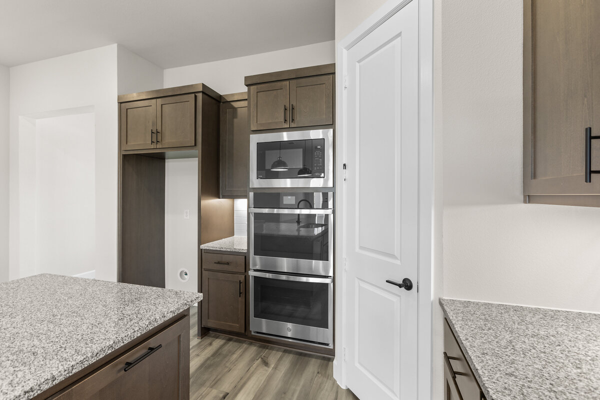 16941 Leatherflower- Kitchen-6