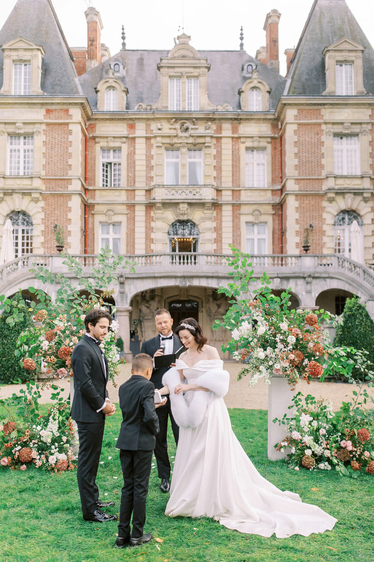 Maïlys Fortune Photography Husband Wife Wedding Weddings Photography France Switzerland Italy Timeless Dreamy Imagery Bilingual French English Destination Weddings Destination Wedding Provence French Riviera Paris Lake Como Tuscany95
