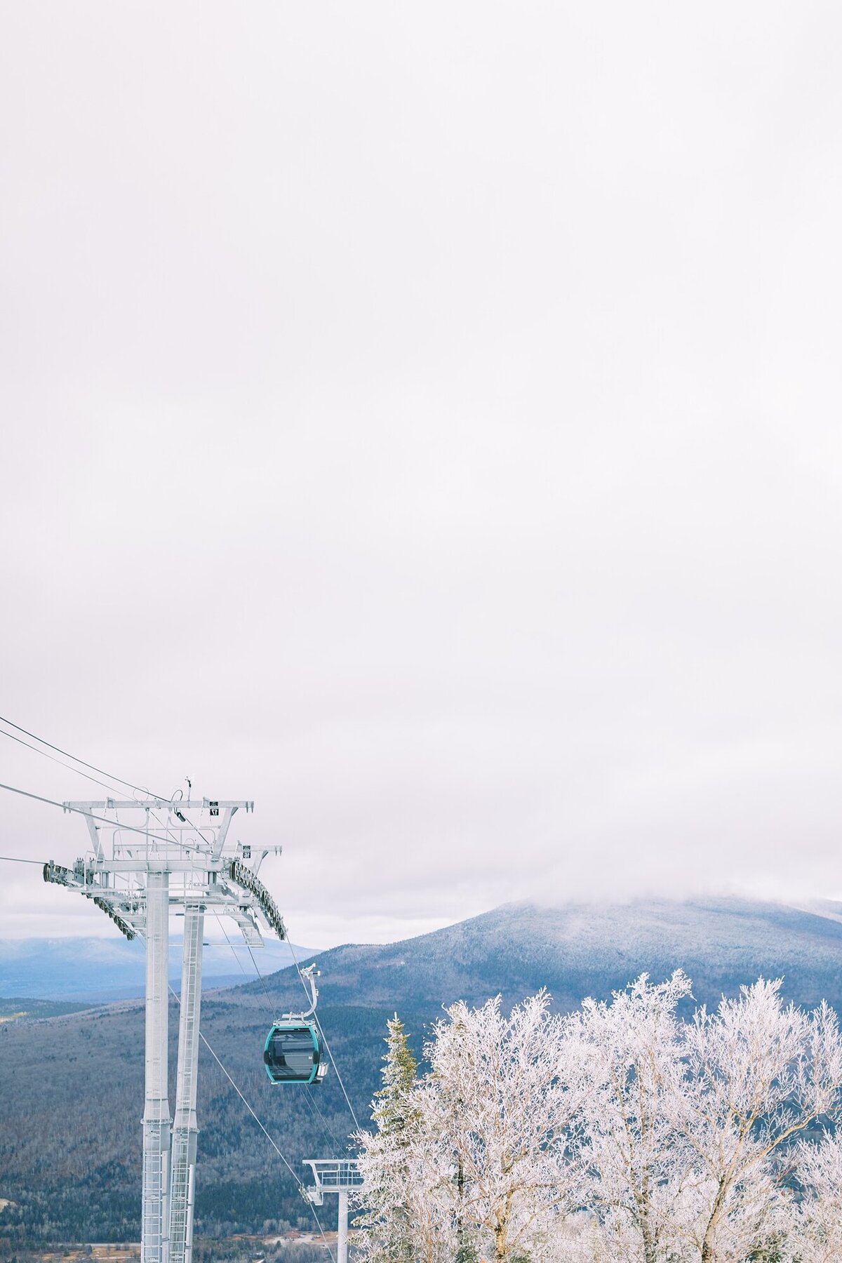White-Mountains-New-Hampshire-NH-Winter-Engagement-Photography_0002