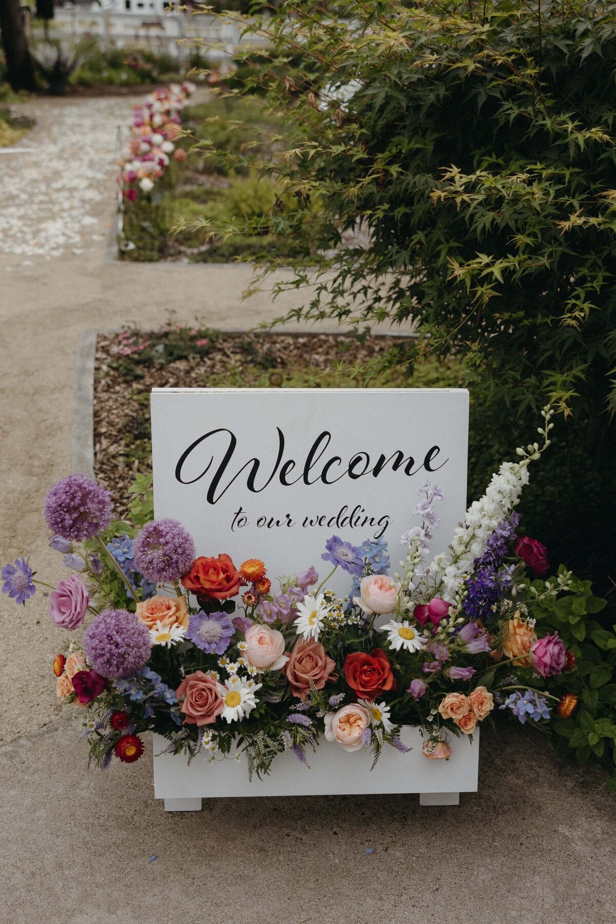 welcome-sign-flowers