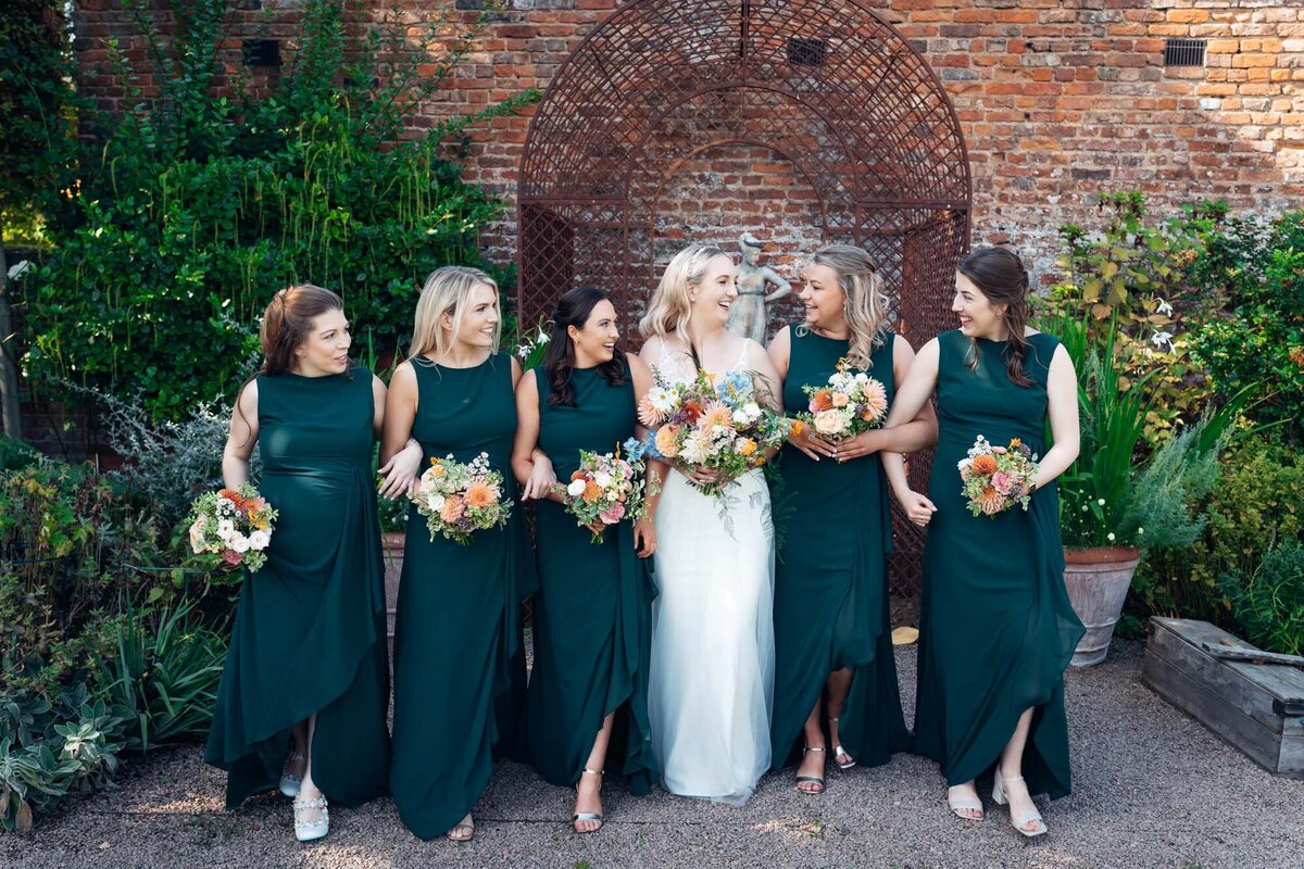 cotswold-wedding-photographer-bride-with-bridesmaids