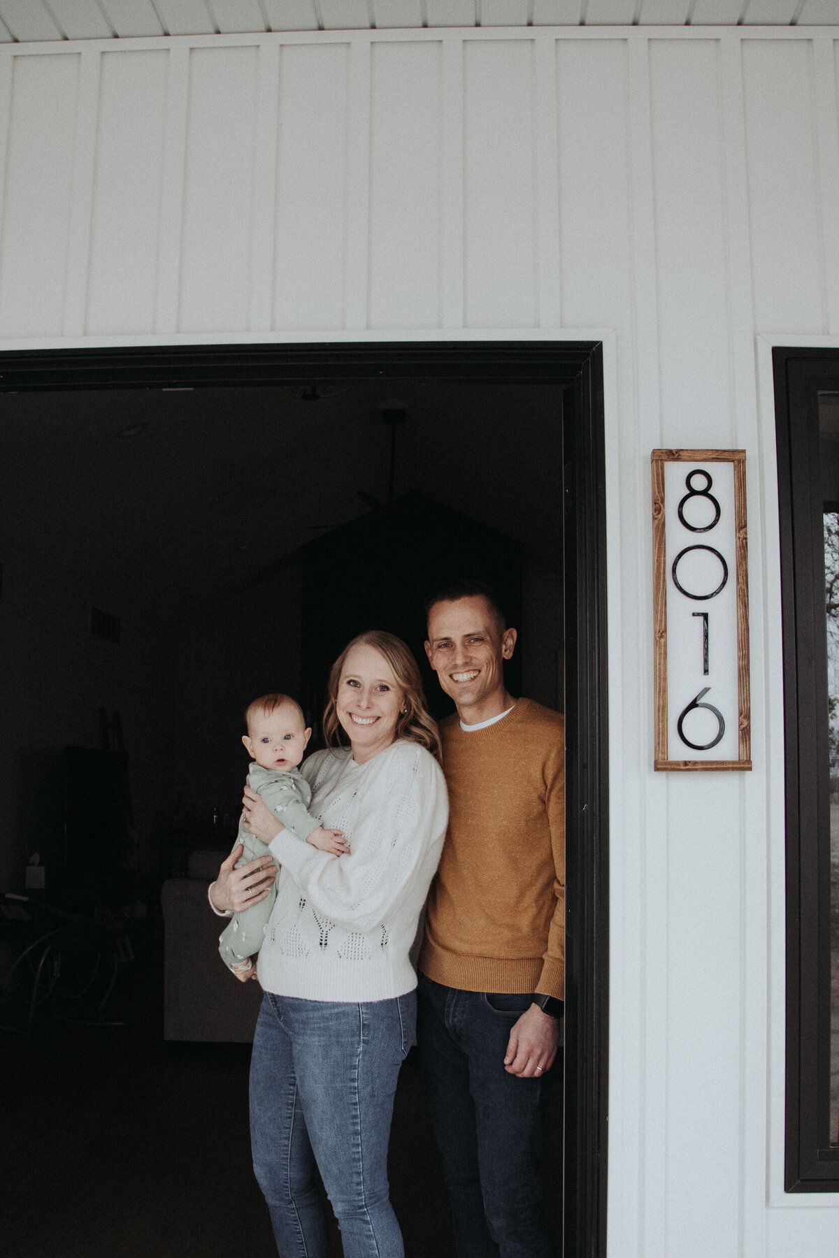 schultz-family-3-month-8