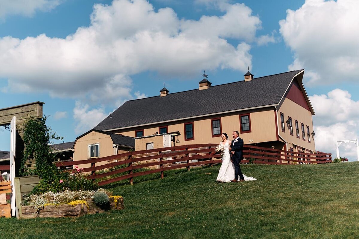 Cleveland-Wedding-Photographer-Peacock-Ridge-Barn-Venue6