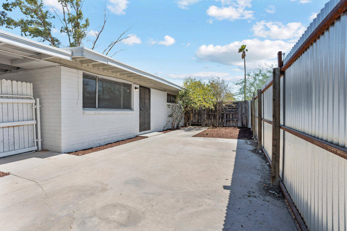 13_1527 e blacklidge dr-11