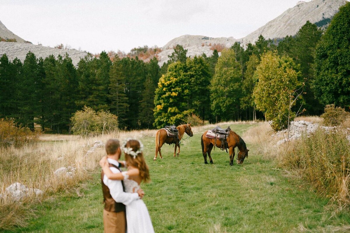 E8-Engagement-Photoshoot-In-the-mountains-with-horses-Ruslan-and-Kristina-2017-09-24-2500px-1029
