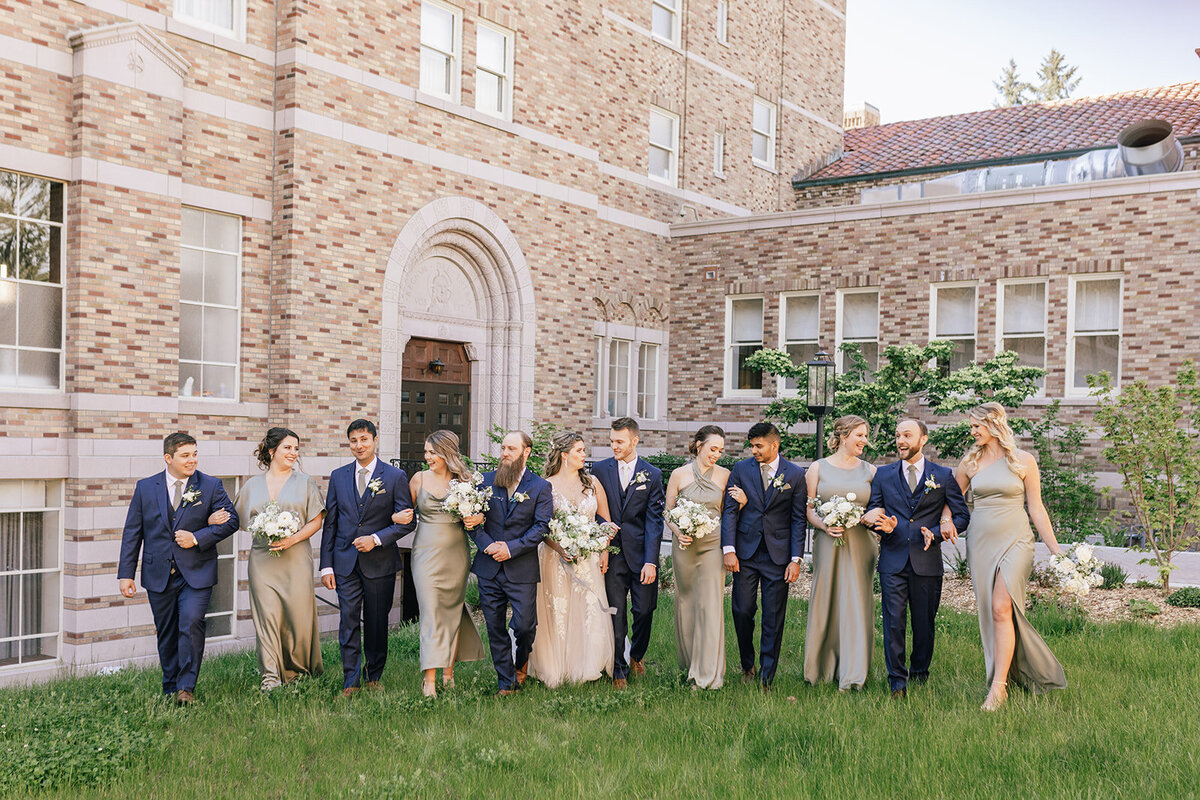 wedding party at The Lodge at St Edward State Park wedding venue photography by joanna monger