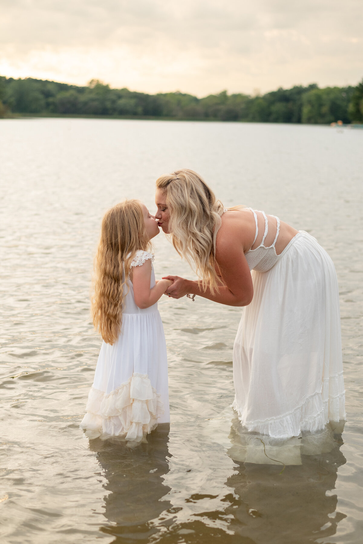 mommy-and-daughter-kissing-in-water