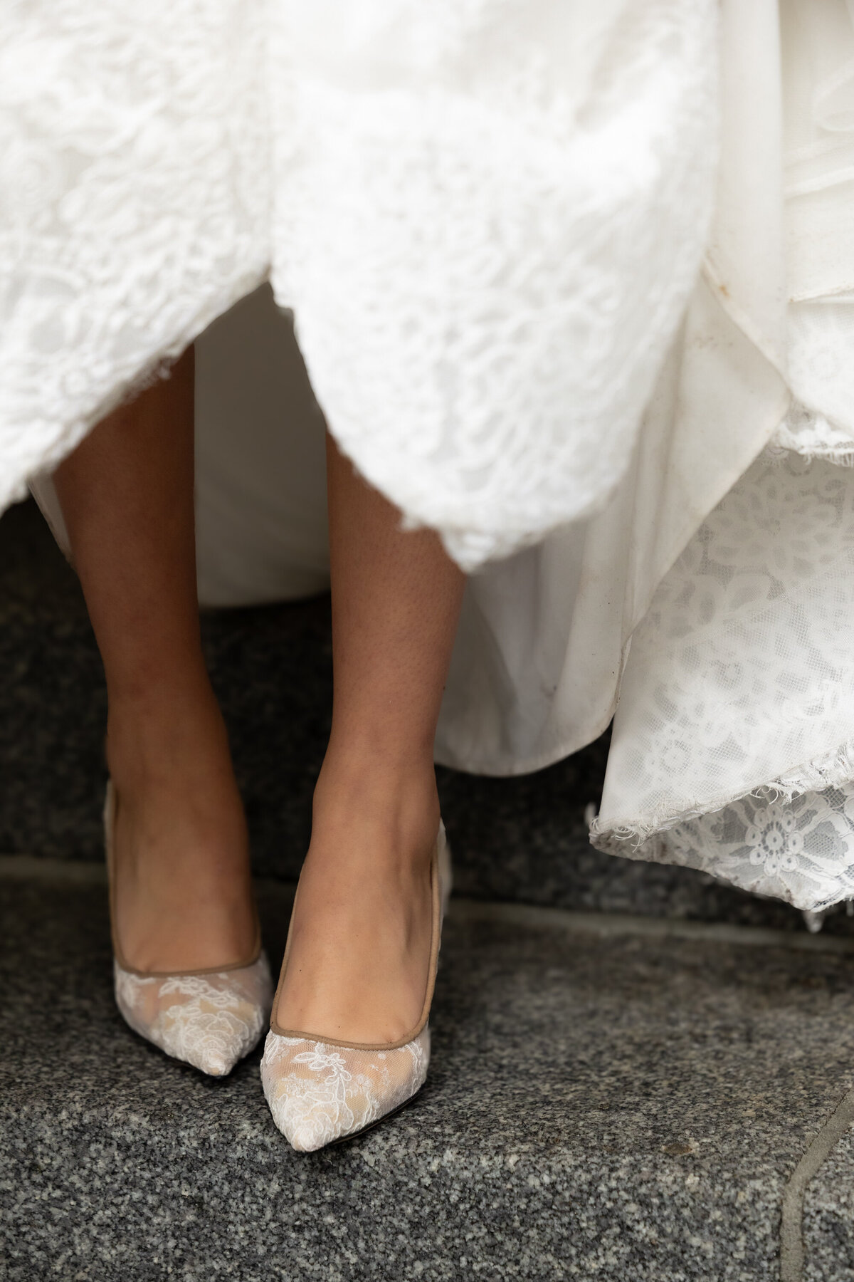 Photo de souliers de dentelles et robe Mariage Vieux Montréal