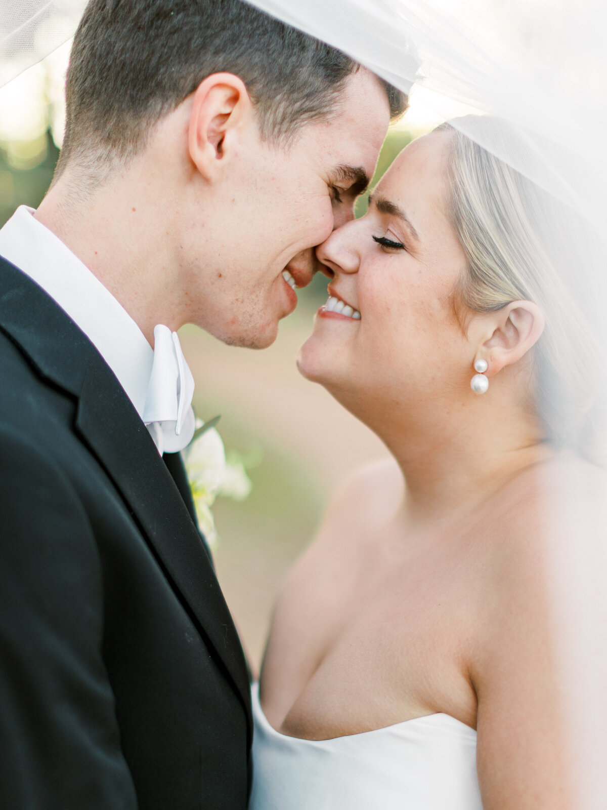 bride-and-groom-portraits-north-texas-lazy-s-hacienda-wedding-23