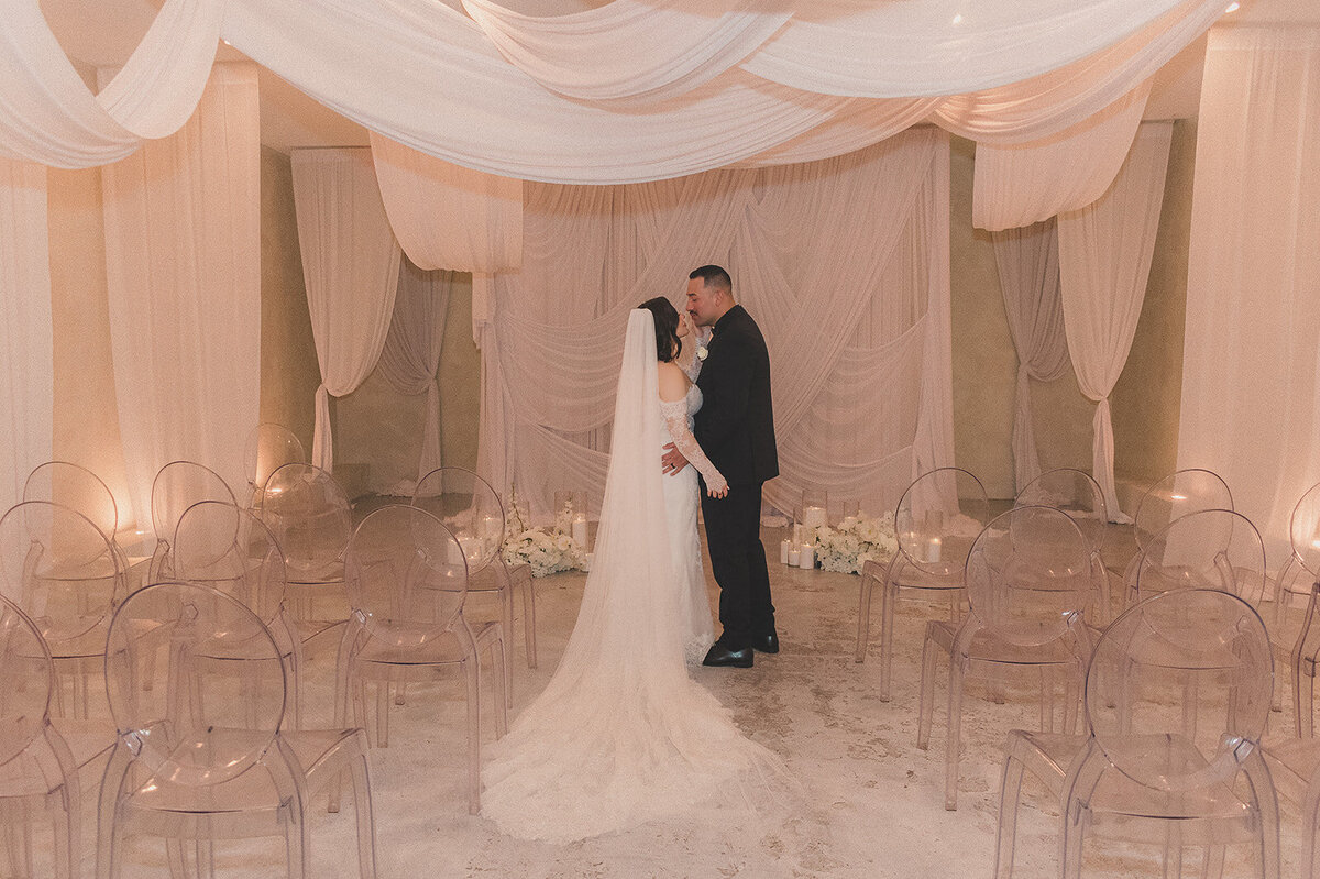 ThatChapelDowntownLasVegasModernWeddingChapel17