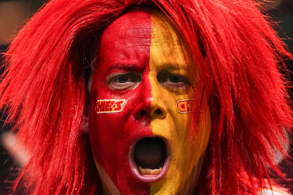 kansas-city-sports-photography-chiefs-0030-passionate-fan-red-facepaint