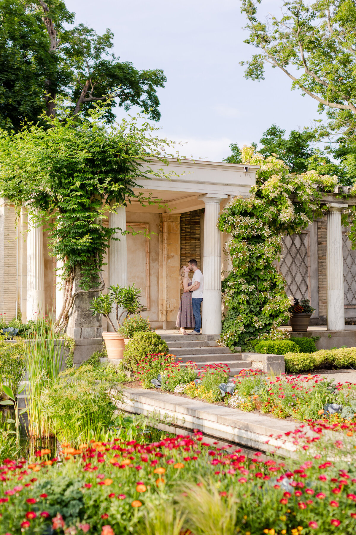couple-kissing-in-Untermyer-Gardens