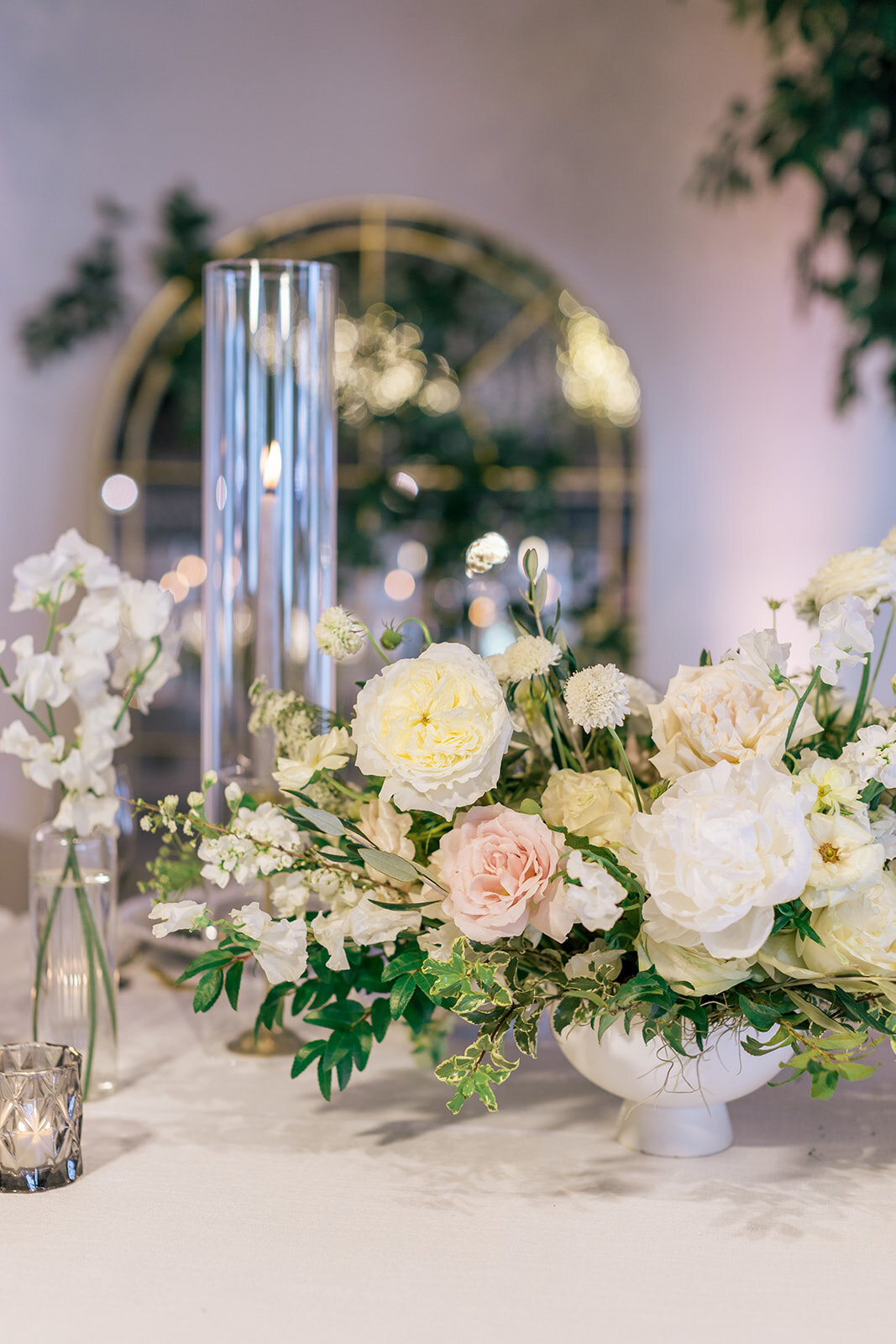 white-blush-and-green-centerpiece