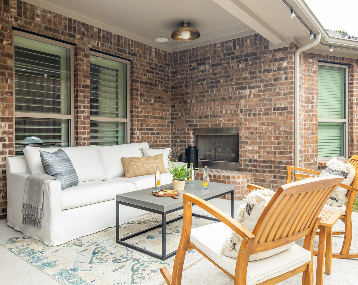 rebekah-nicole-interiors-shelly-outside-porch