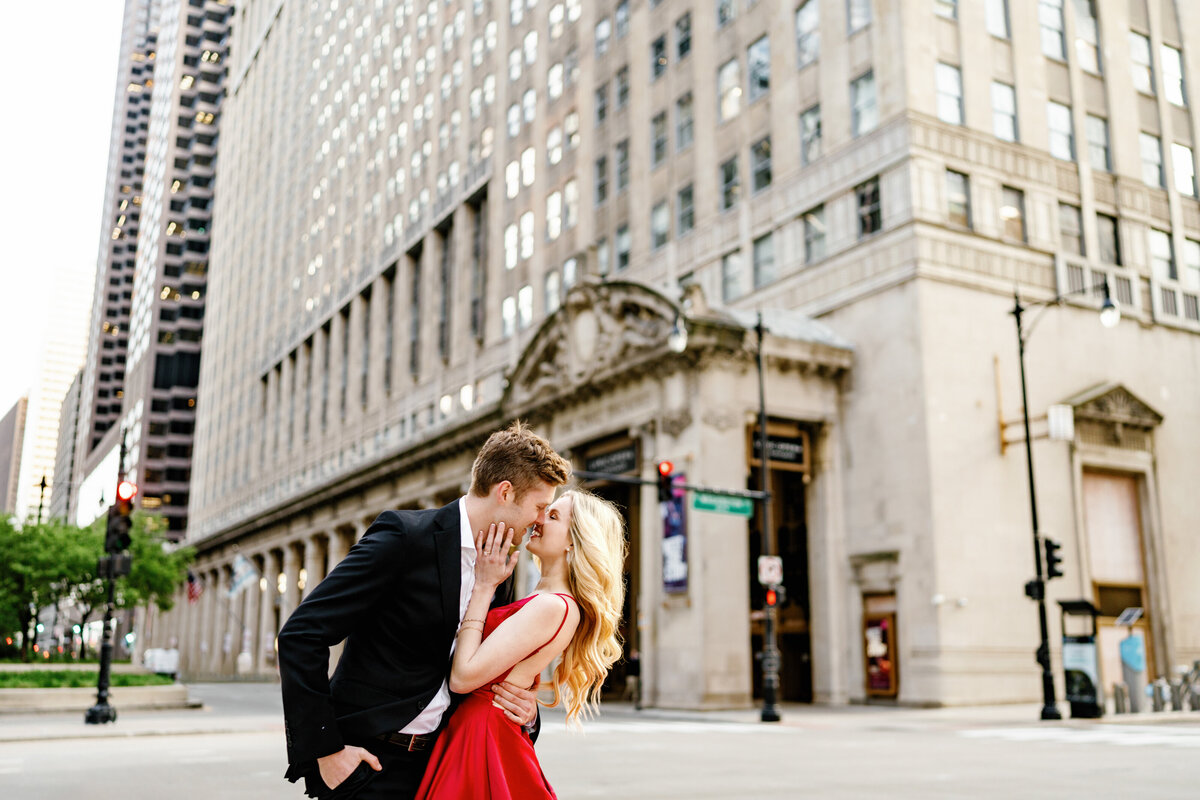 Aspen-Avenue-Chicago-Wedding-Photographer-Lyric-Opera-House-Elegant-Timeless-Classic-Luxury-Downtown-True-to-Color-Bold-Romantic-Chicago-Theater-Lurie-Garden-FAV-67