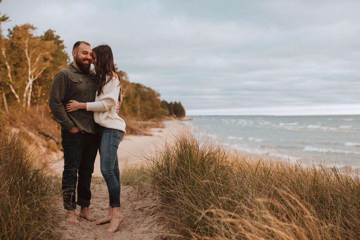 manitowoc-point-beach-state-park-engagement-nikki-n-photography-042