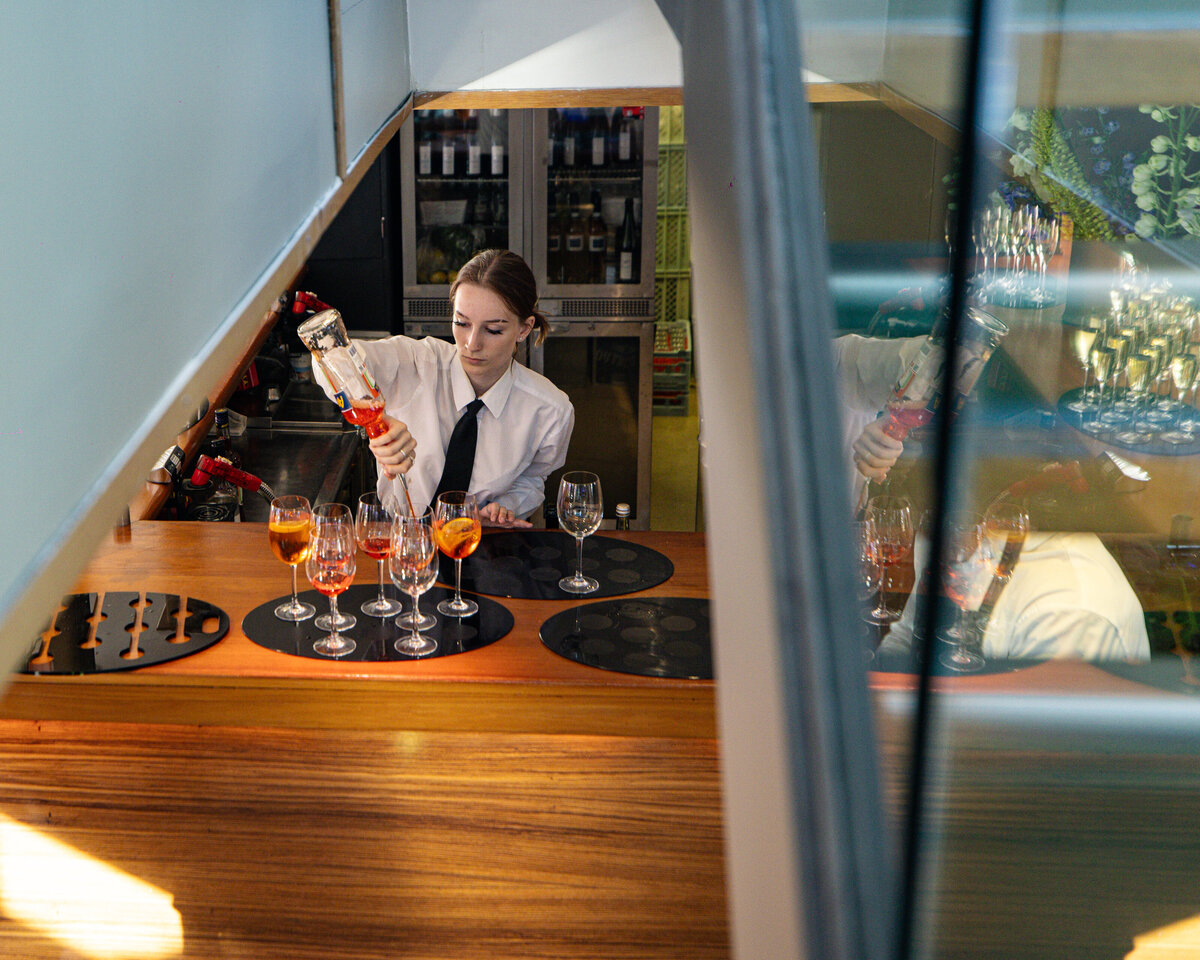 london-finance-company-summer-party-boat-thames-celebrity-musician-marc-james-photography001