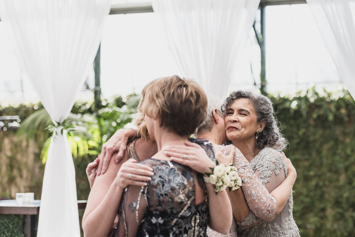 BLUSH AND BLACK SPRING PLANTERRA CONSERVATORY WEDDING IN WEST BLOOMFIELD, MICHIGAN PROVIDED BY KARI DAWSON, TOP-RATED DETROIT WEDING PHOTOGRAPHER, AND HER TEAM77