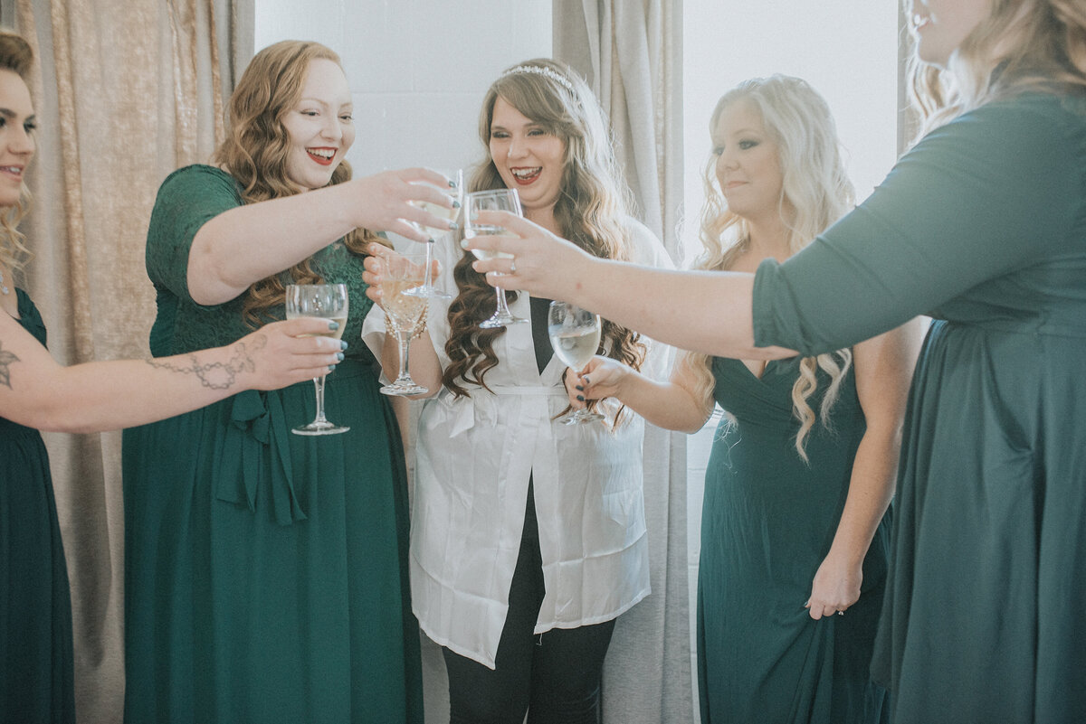 wedding | harpor's vinyard | Iowa Wedding Photographer | Playlife | Getting Ready | Bride_0066
