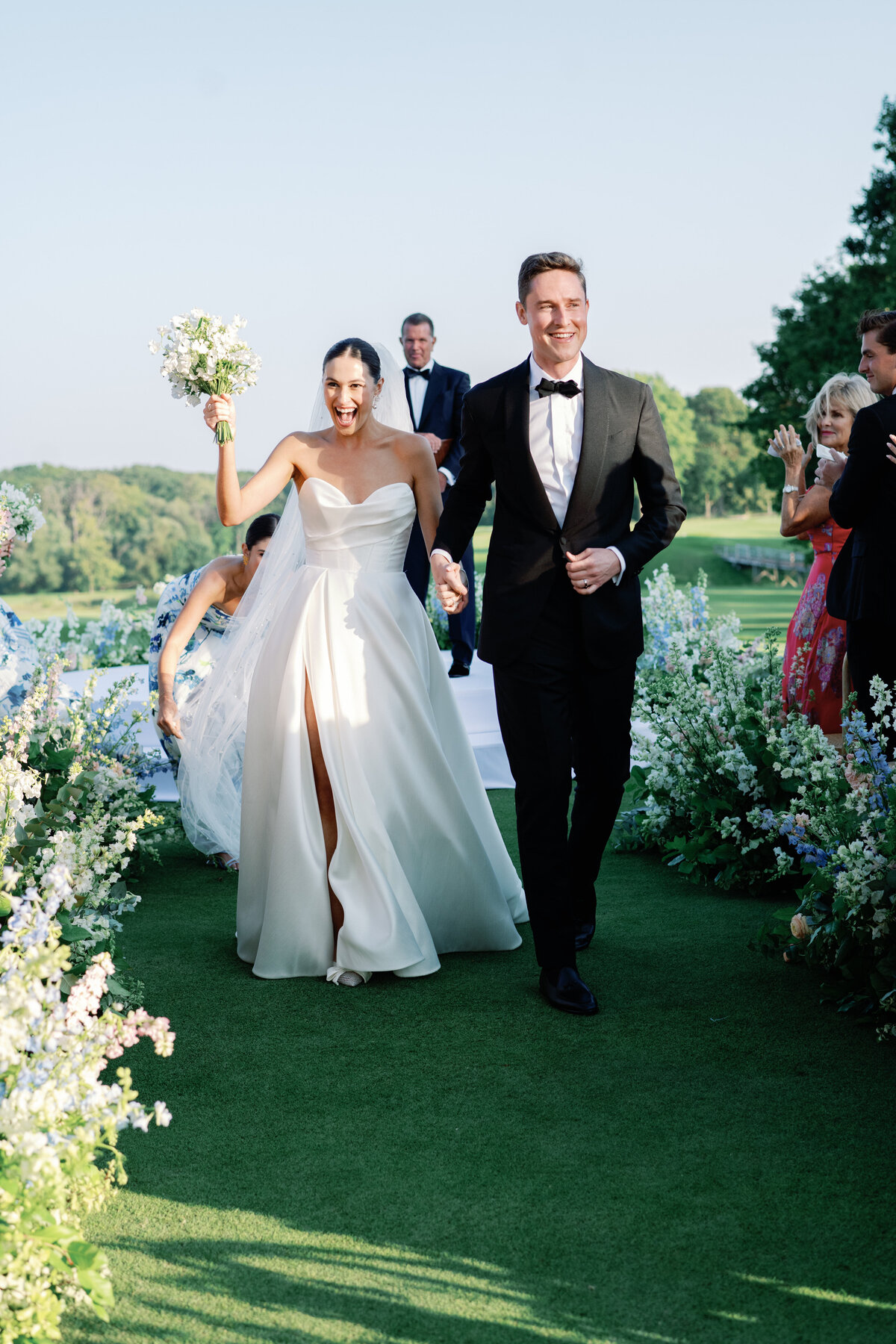 Milwaukee Country Club Wedding on the Golf Course_12