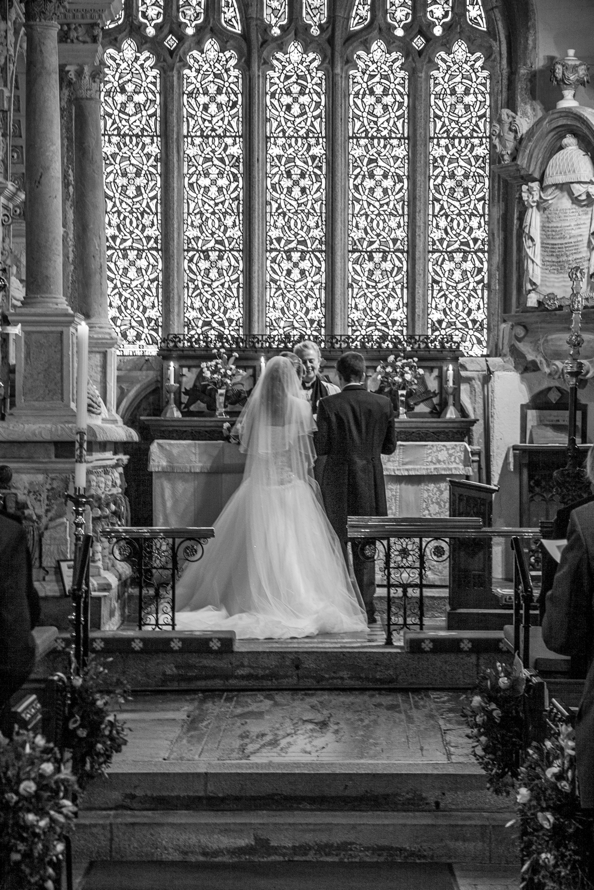 pro-story-photography_bride&groom-at-alter-wembury-church_wembury-bay_devon
