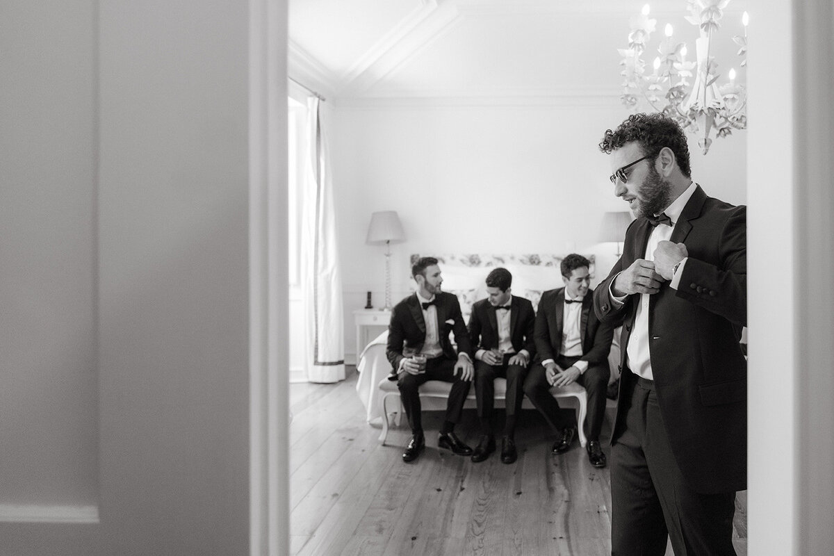 liat-ryan-wedding-portugal-sintra-ryan-getting-ready-38