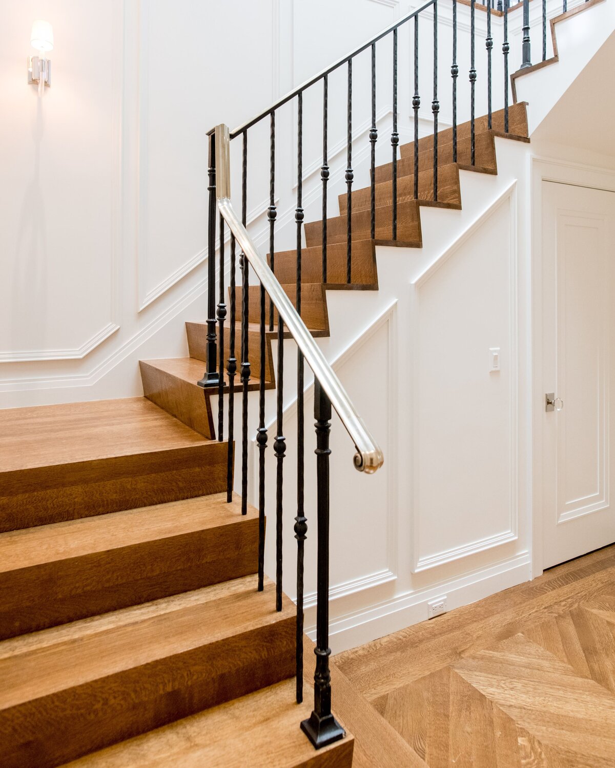 beacon-hill-brownstone-elegant-staircase