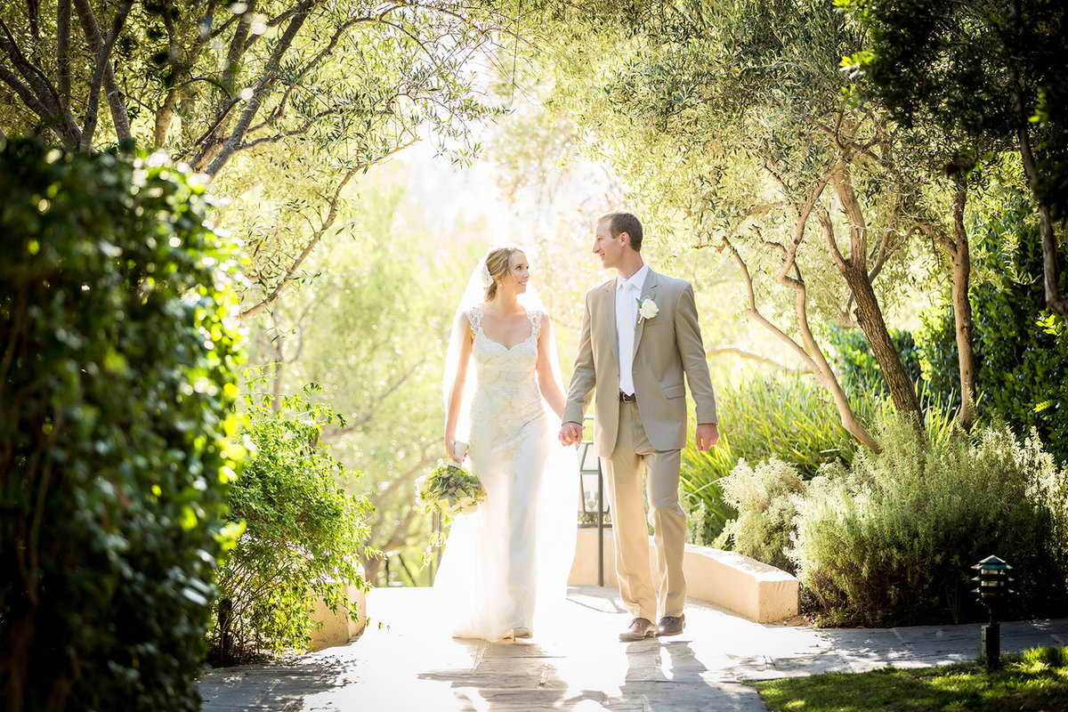 Rancho Bernardo Inn wedding photos outdoor beautiful trees