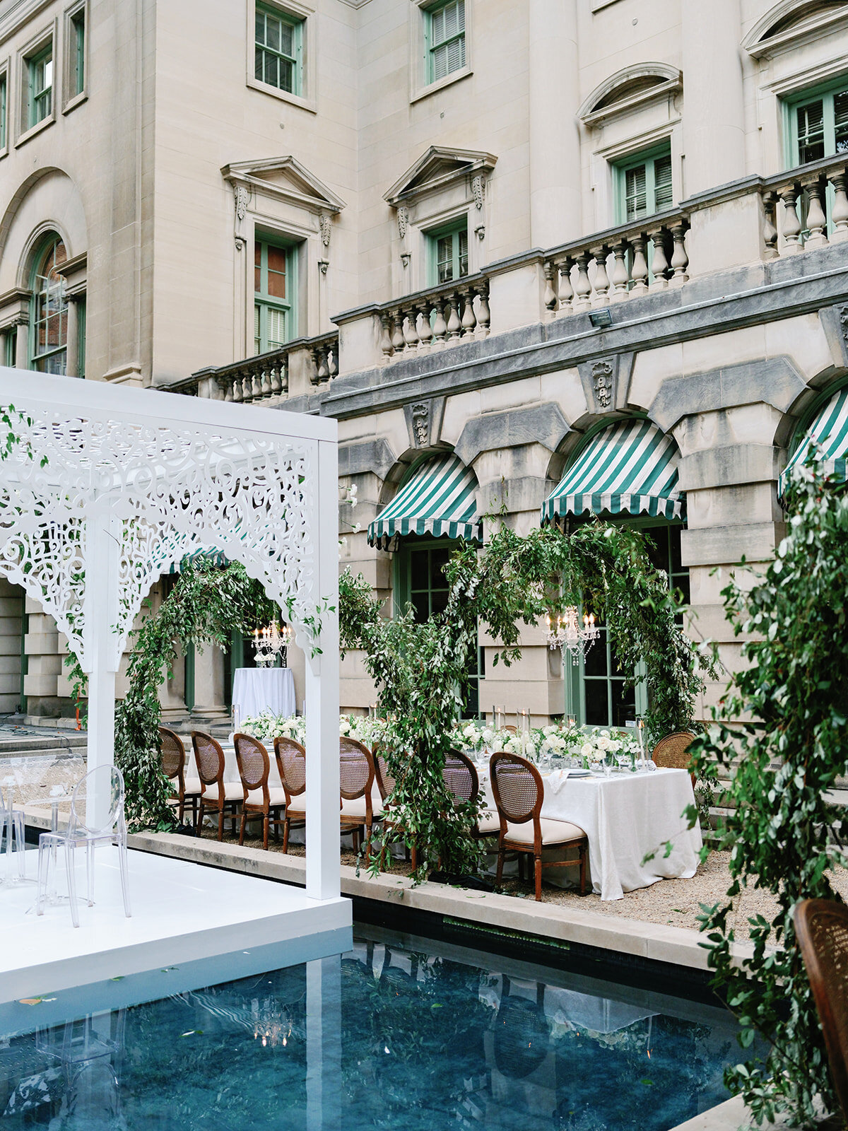 Luscious green and tables outside Anderson House