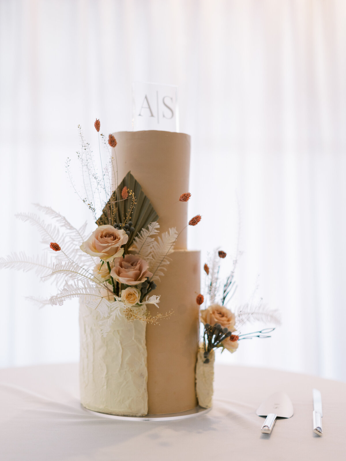 22_Kate Campbell Floral Maryland Golf Country Club Fall Wedding by Madeline Collins photo