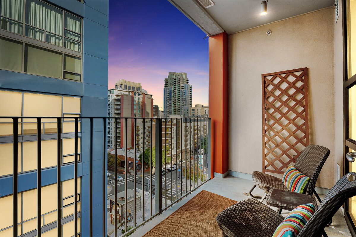 Icon-apartment-building-downtown-san-diego-real-estate-photography-meg-bogart-closing-photos-4