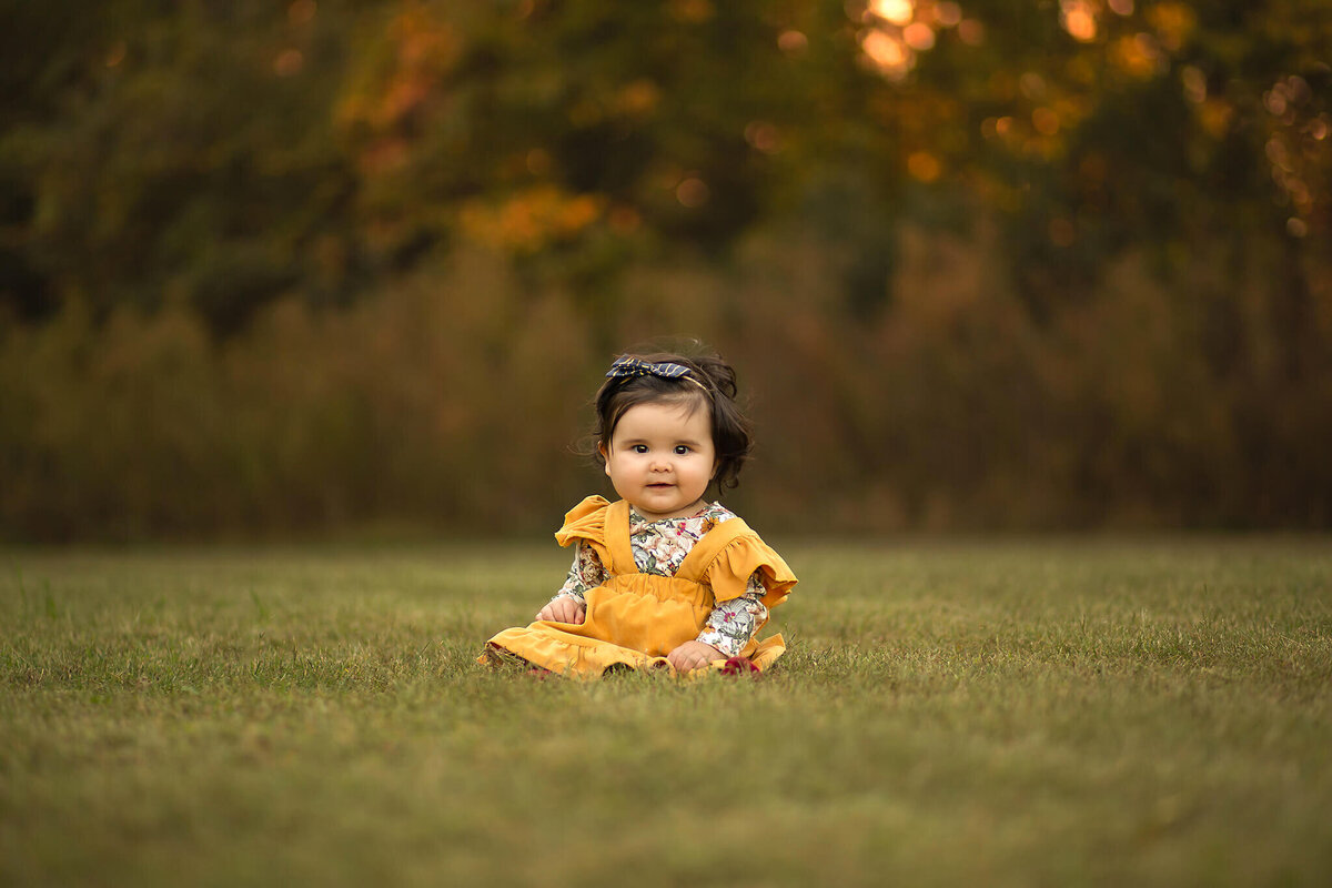 Baby sitting at Historic Oak View Park enjoying her children’s photography