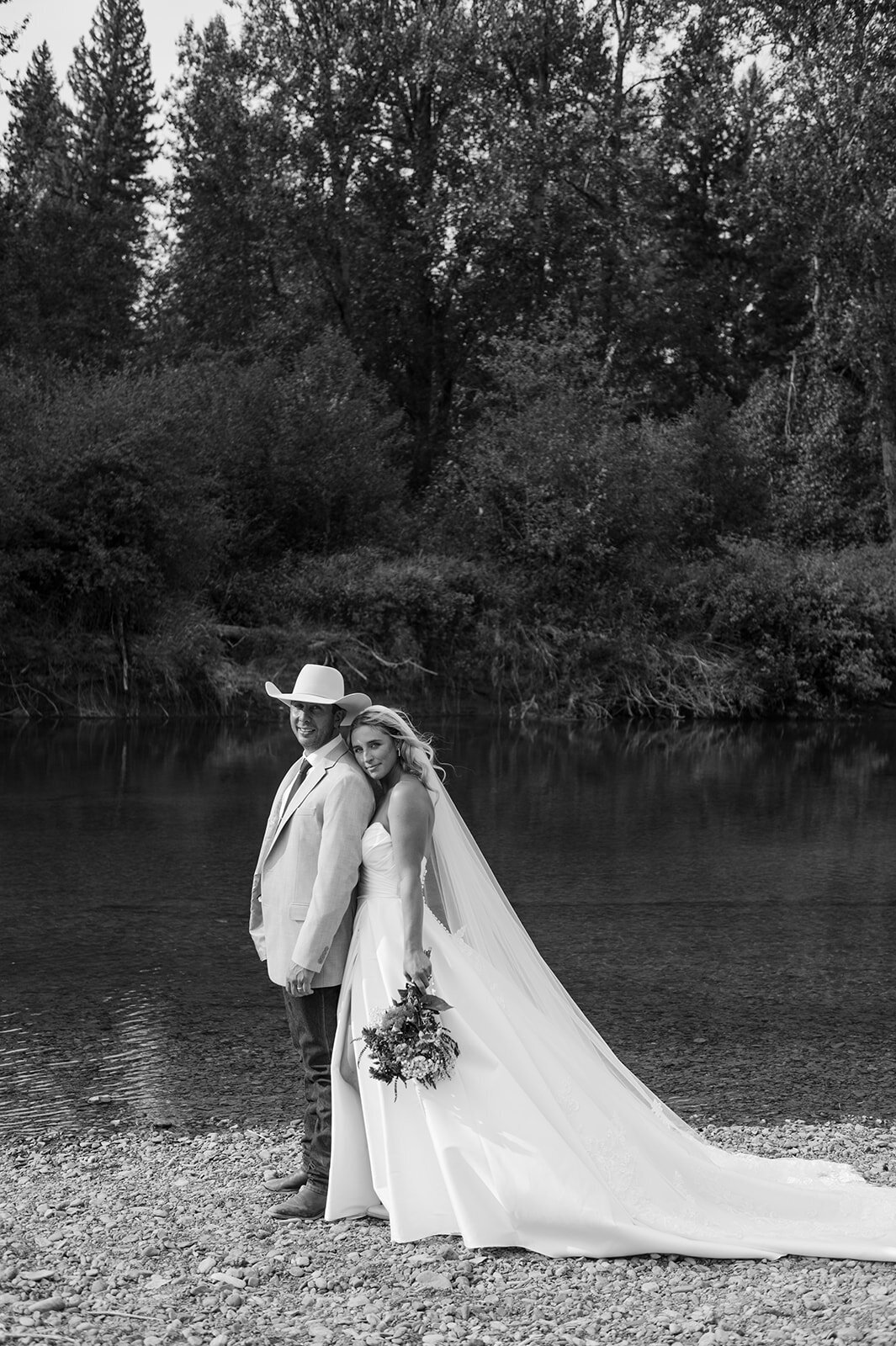 presley-gray-luxury-western-montana-wedding-7511