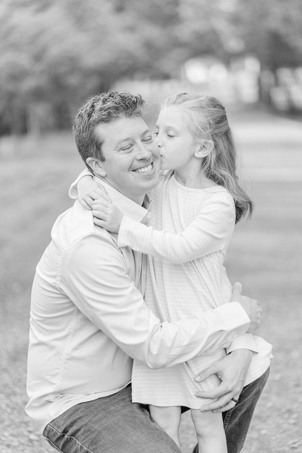 daughter kissing dad taken by Sterling, VA family photographer