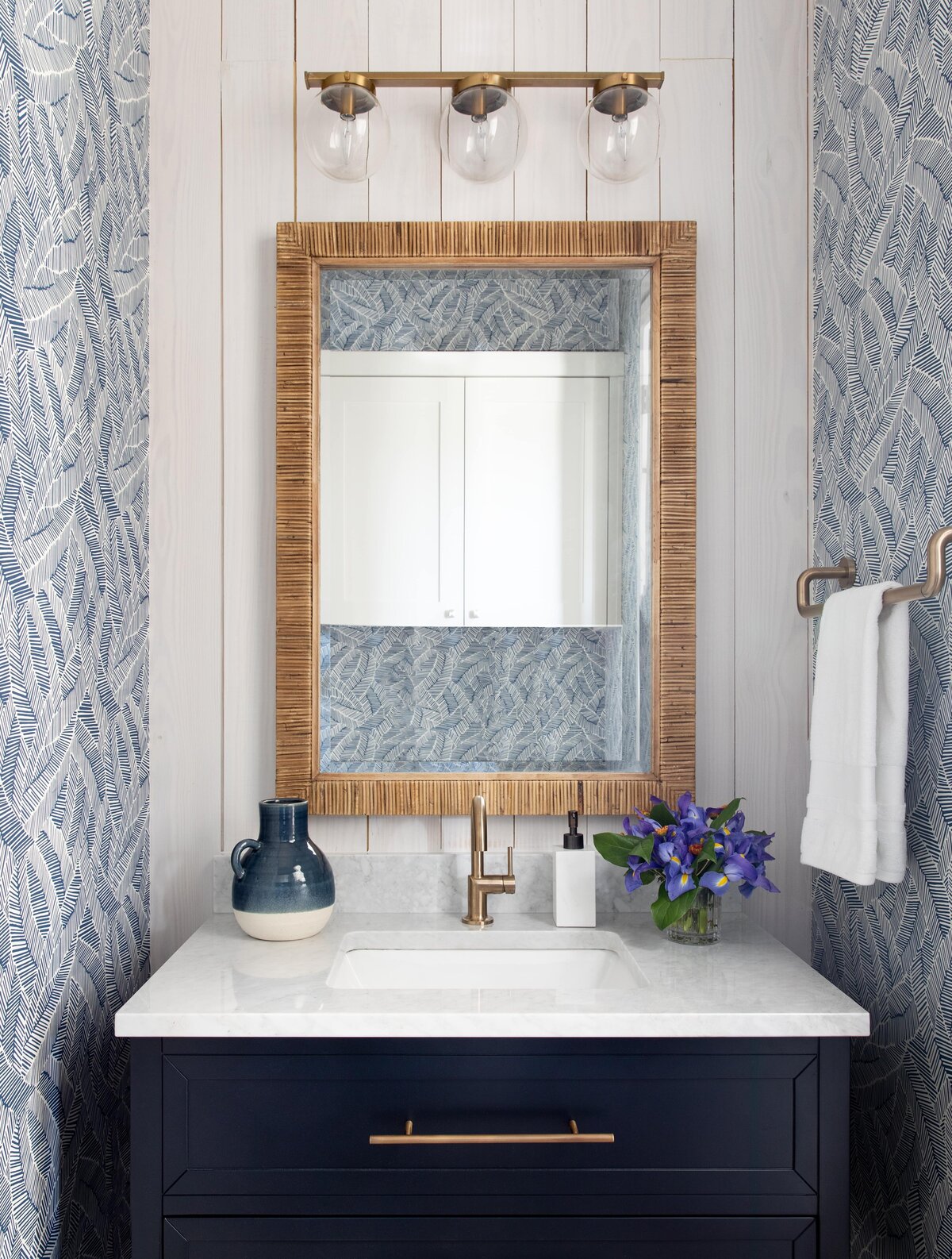 daley-home-lakeside-landing-powder-bath-wallpaper-1