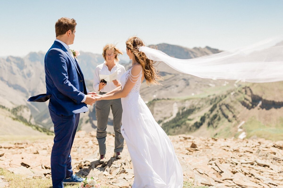 mountain-top-helicotper-wedding-ceremony