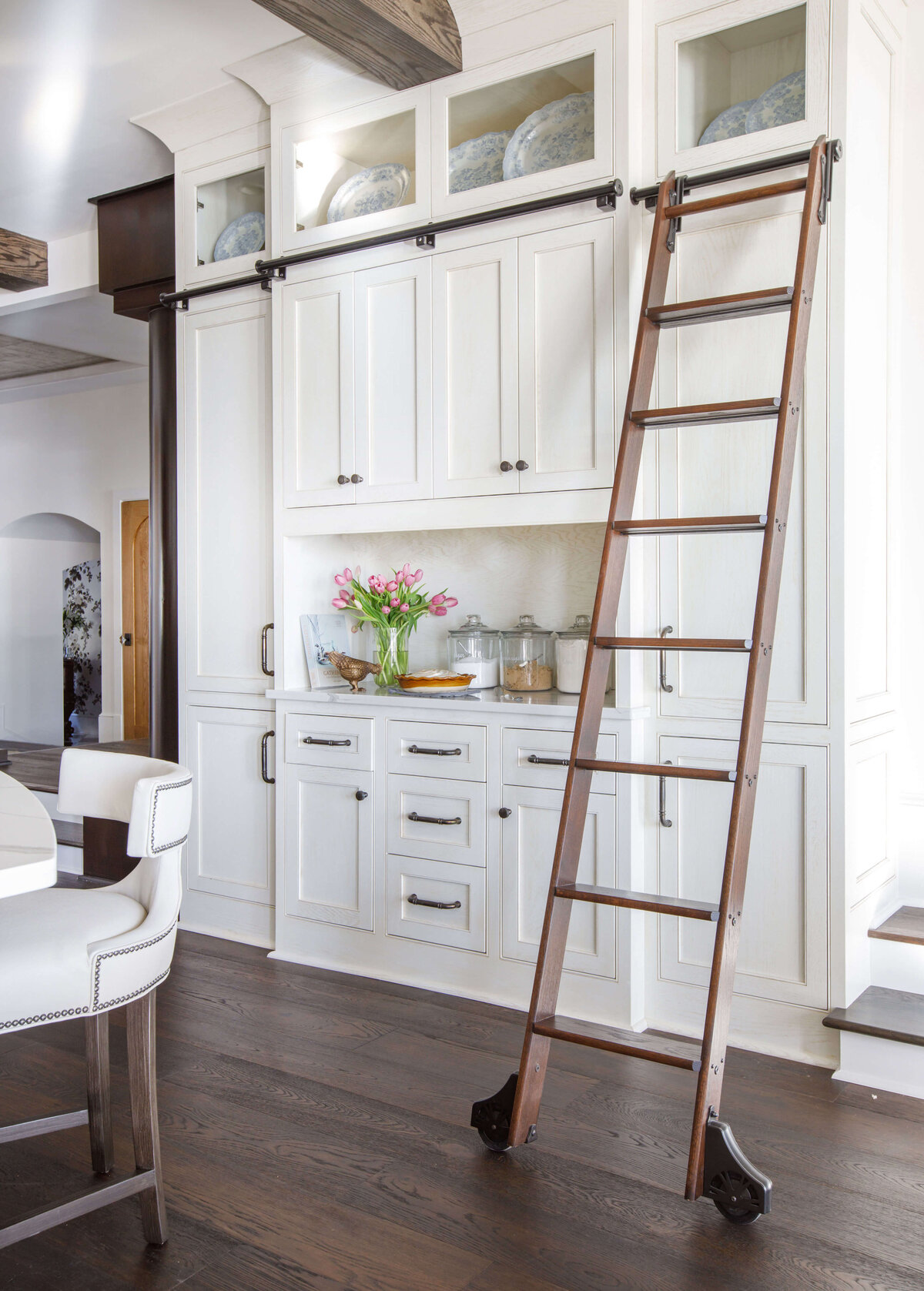 Long Point Amelia Island Lola Interiors Kitchen Ladder