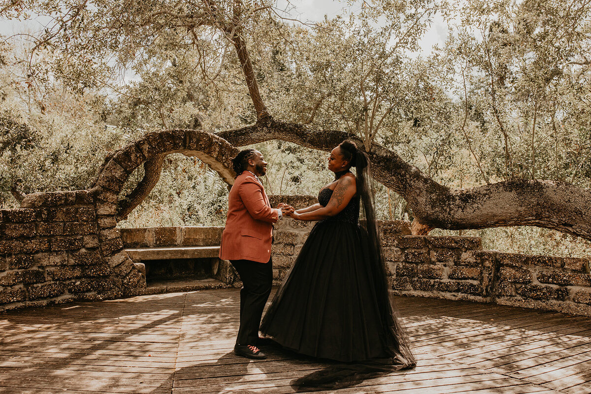 mad-images-photo-boyd-hill-florida-elope-chantilly-chic-celebrations-black-wedding-gown-6