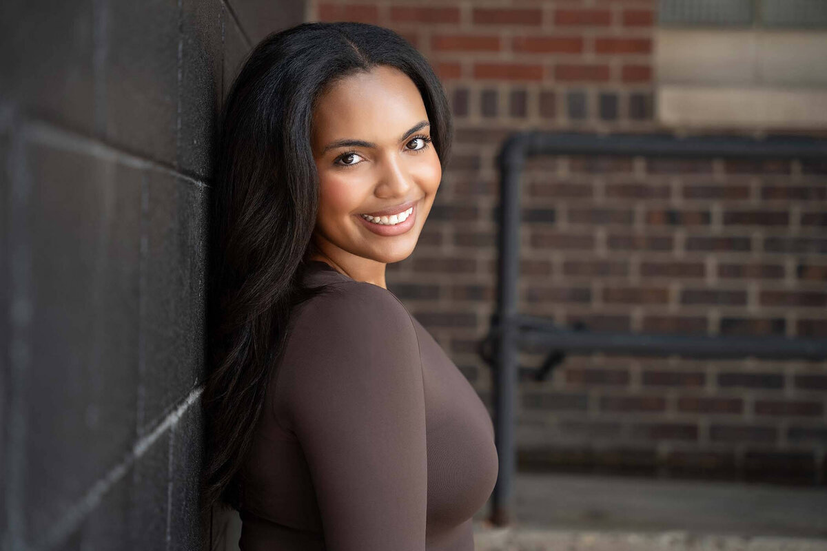 striking-portrait-of-senior-girl-in-minnesota