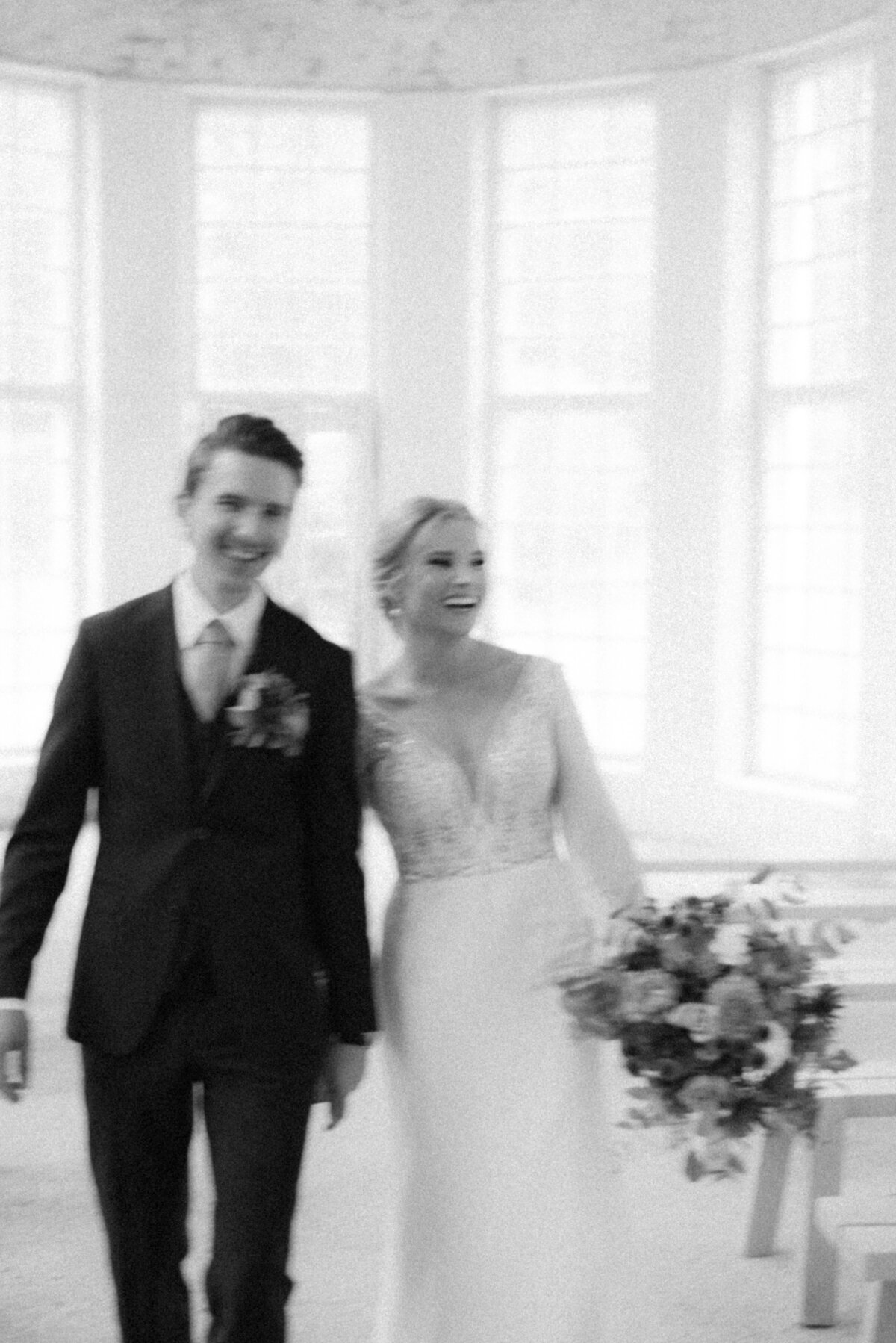 A portrait photograph of a happy wedding couple in Oitbacka gård captured by wedding photographer Hannika Gabrielsson in Finland