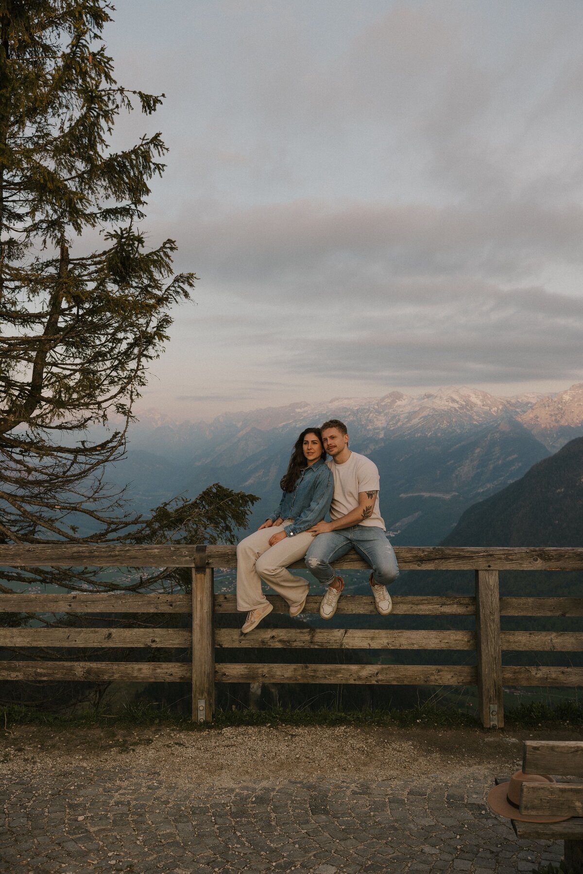 Verlobungsshooting-Salzburg-Berge-Sonnenuntergang-13