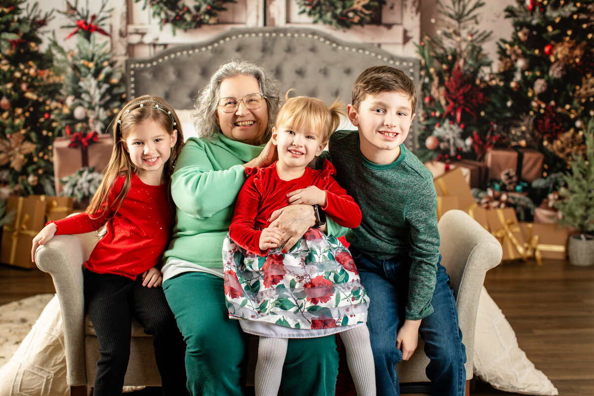 NW Arkansas family photographer, family portraits near me, best portrait studio near me