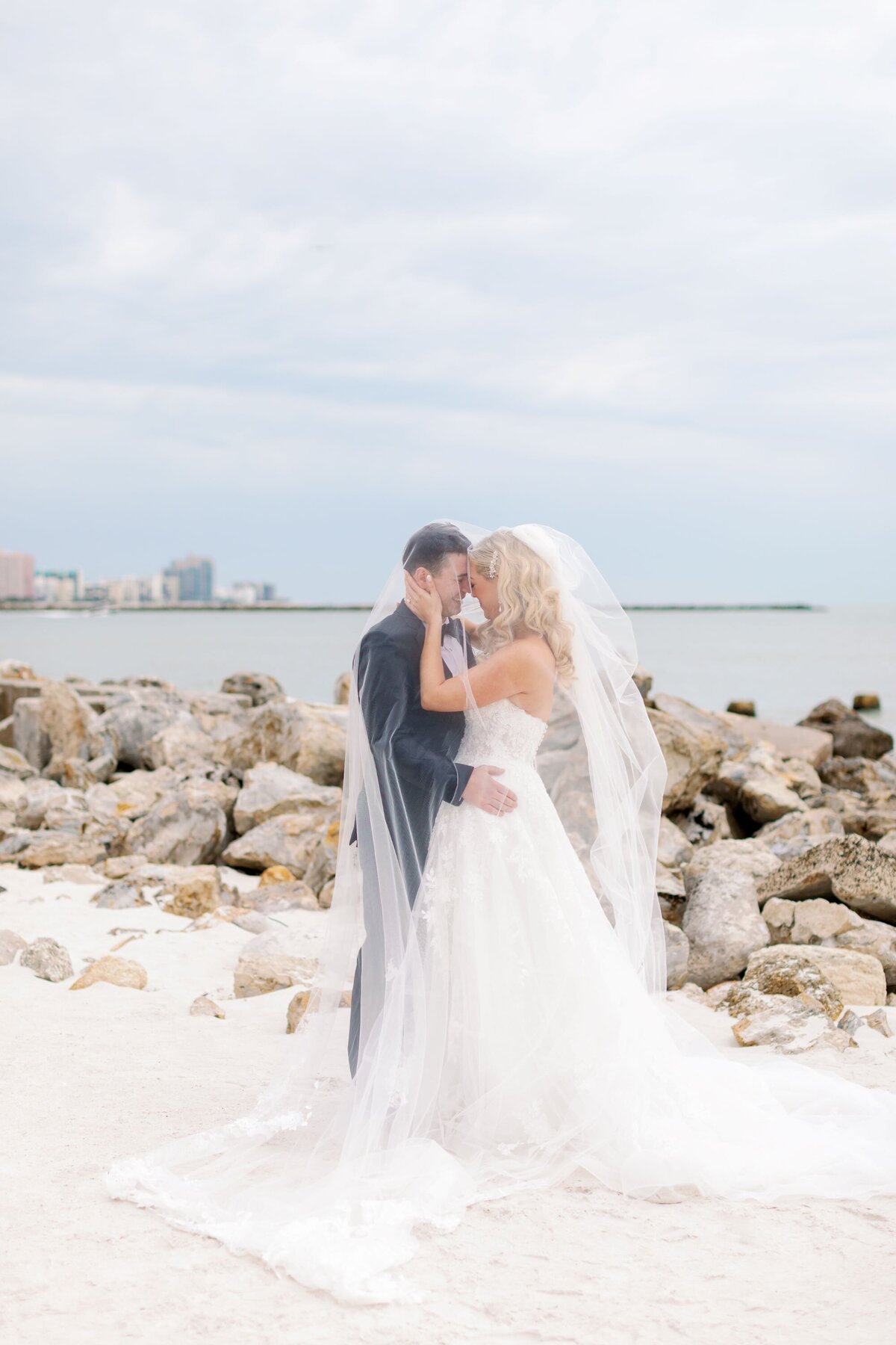 brittany-pannebaker-tampa-florida-destination-wedding-photographer-wedding-amanda-and-josh-clearwater-opal-sands-79