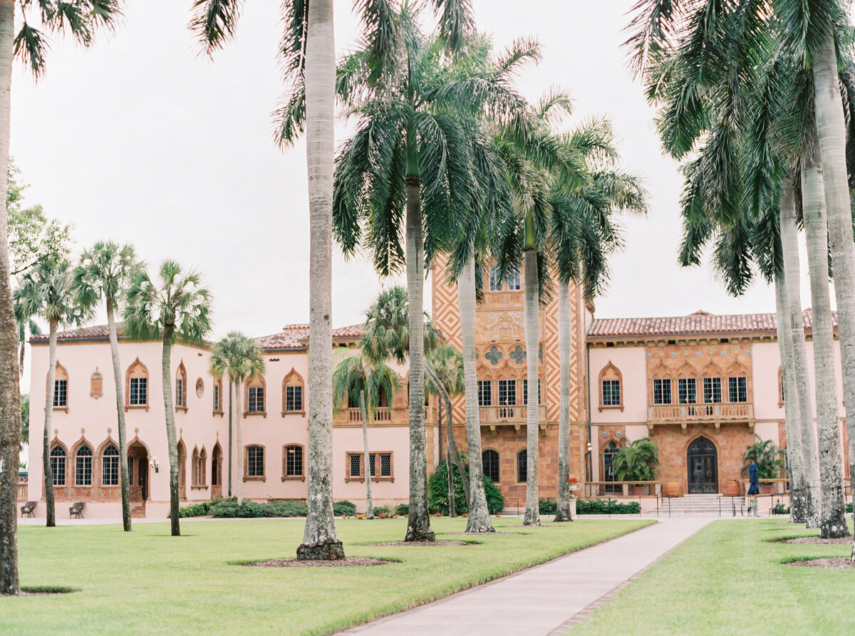 TiffaneyChildsPhotography-FloridaWeddingPhotographer-Rachael&Chris-RinglingMuseumEngagement-155