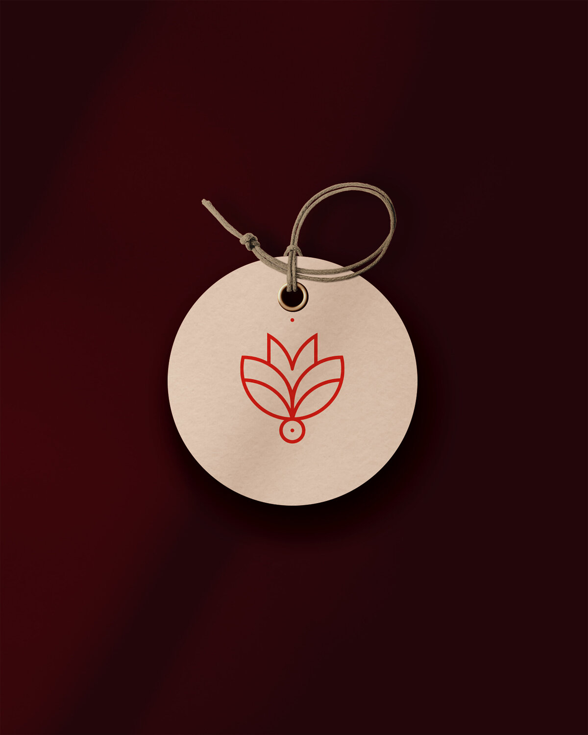 MEHR hangtag van kraftpapier met rood logo