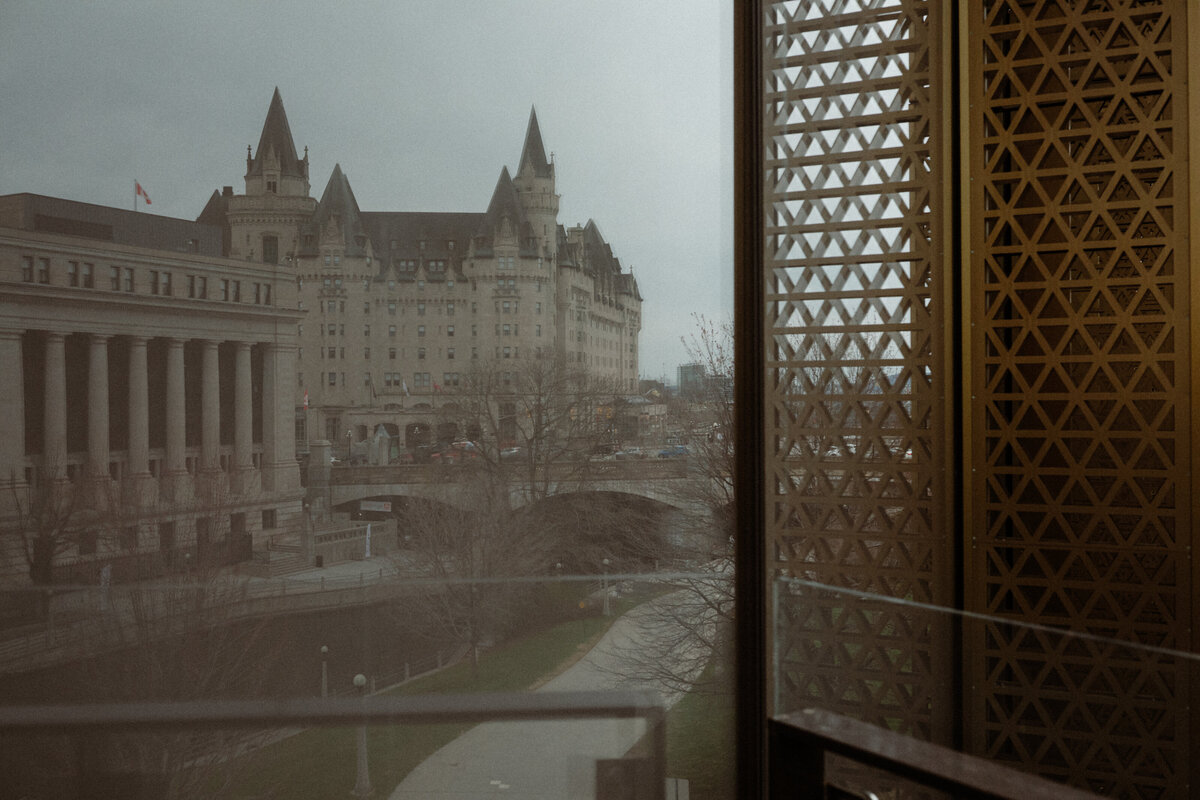 surprise proposal portrait downtown ottawa