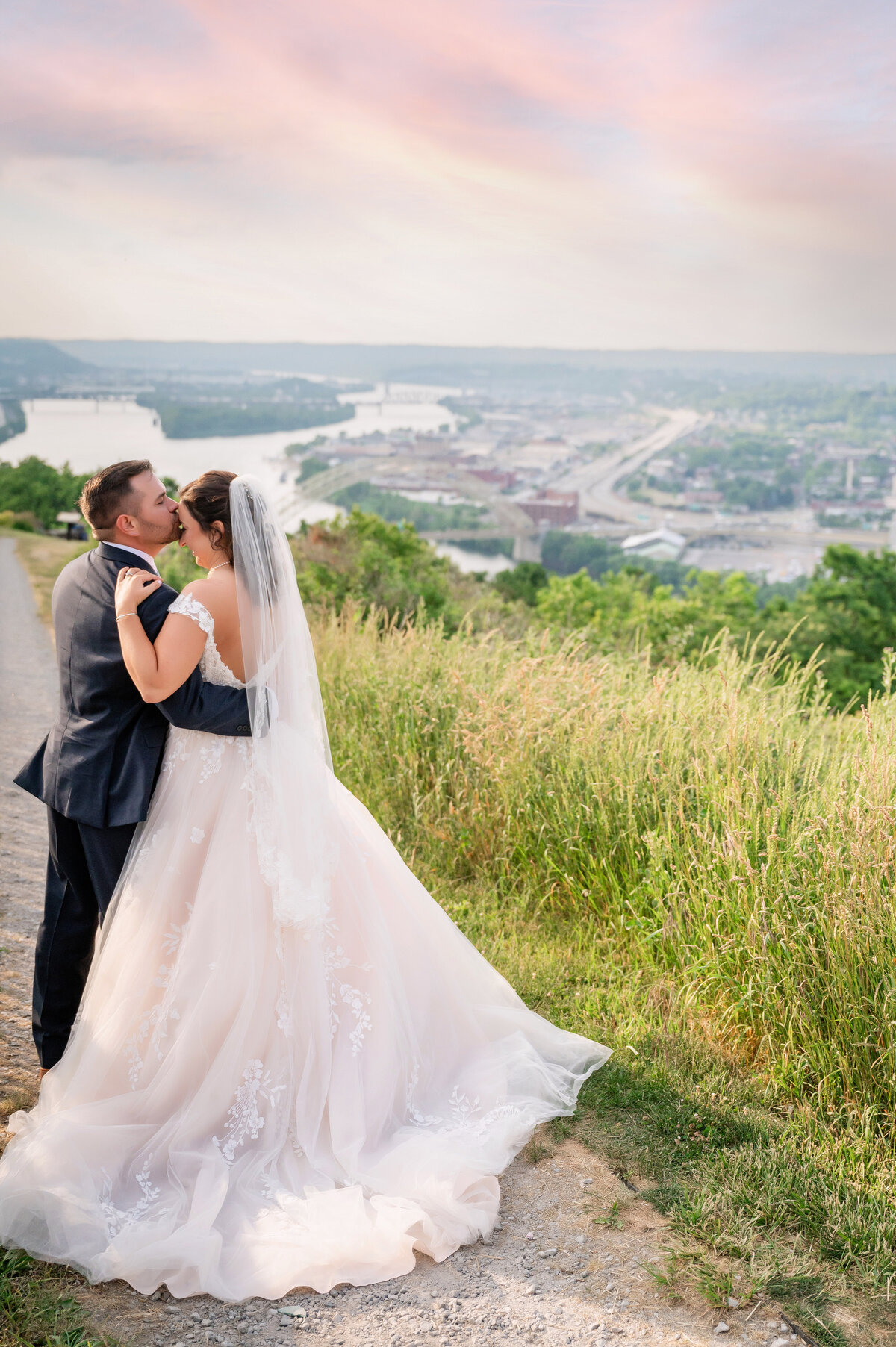 wedding picture on mt washington up the street from lemont restaurant