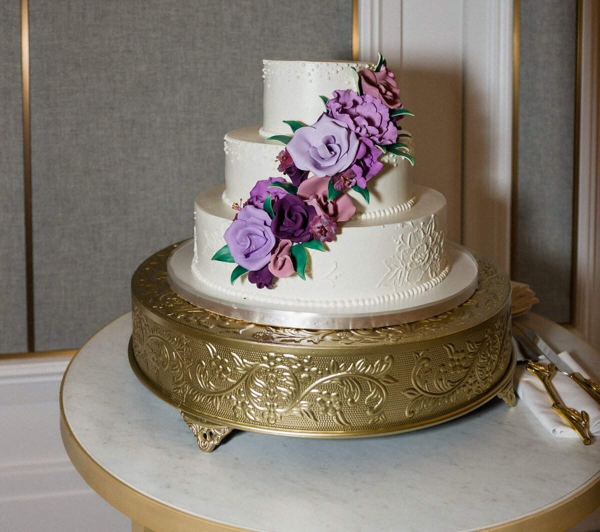 22024KateIlyaTheLanghamBostonHotelWeddingPhotosWeddingPhotosBostonSymulaMediaGroupBostonMassachusettsWeddingPhotographerNewEnglandWeddingPhotographyBostonWeddingPhotographerTrueToColorEditorialCinematic-15 Large