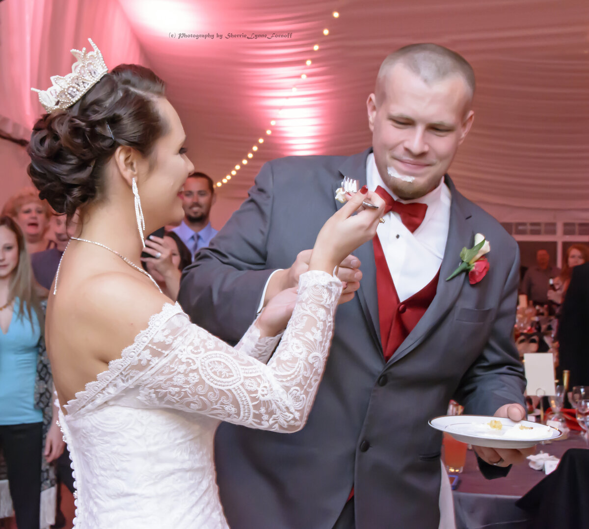 DSC_4446_Amanda & Patrick_Wedding Cake in the Face